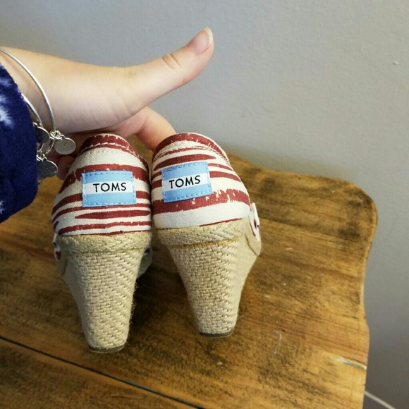 TOMS Red and White Striped Wedges - Picture 3 of 6